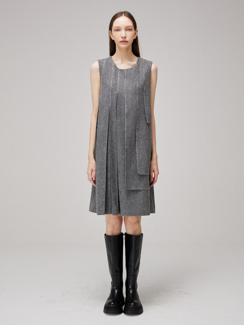 Pleated wool unbalance stitch sleeveless dress